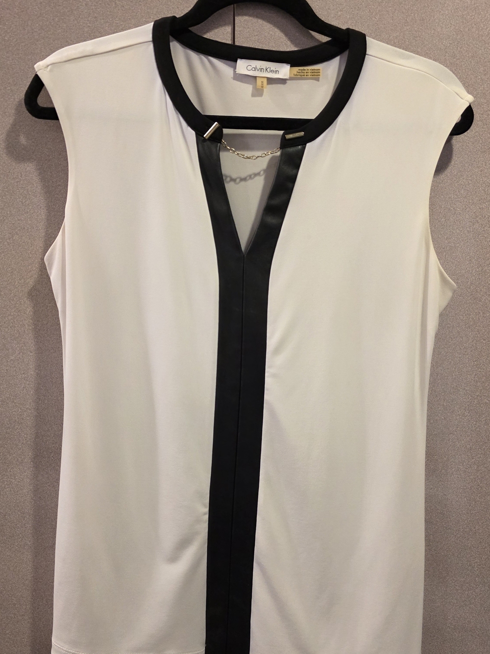 Calvin Klein White Top Size M w/ Black Trim & Gold Chain